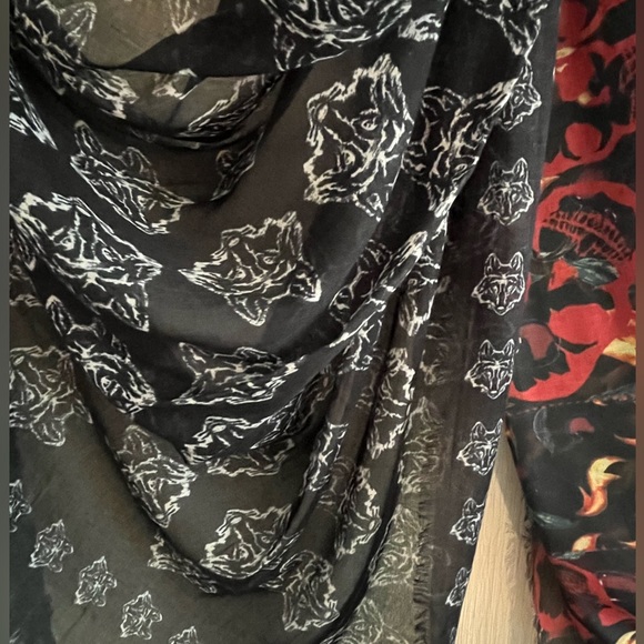 Ardito Italy Made Large Weightless Multipanel/Multidesign Woven Scarf - Picture 9 of 10